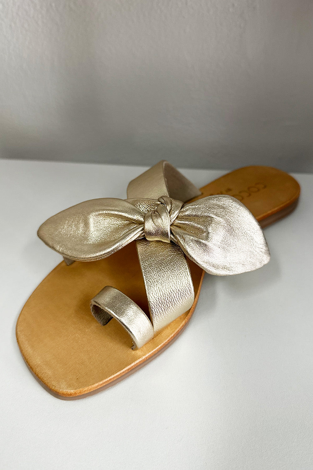 Vaughn Sandal Gold- Coconuts by Matisse